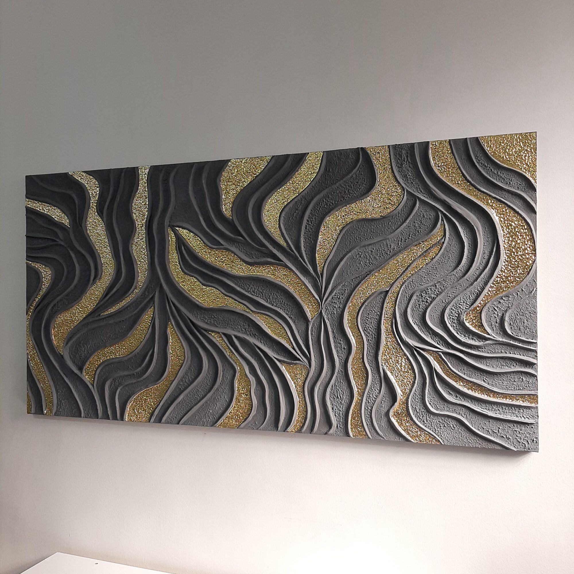 برجسته طوسی طلایی